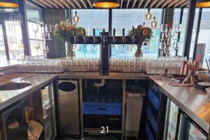 Epic bar i Tromsø utformet som en hestesko midt i lokalene