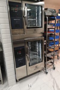 Skyline Premium kombidamper med digitalt panel, 8x1/1GN og 5x1/1GN, geideravstand 85 mm, el, programerbar, automatisk vaskeprogram.