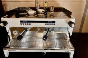 EX3 er en profesjonell espressomaskin som leveres i ulike finnish og farger.